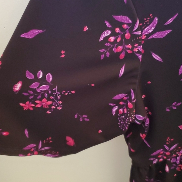 Torrid Black Floral Studio Knit Ruched Top 1X - Picture 4 of 7